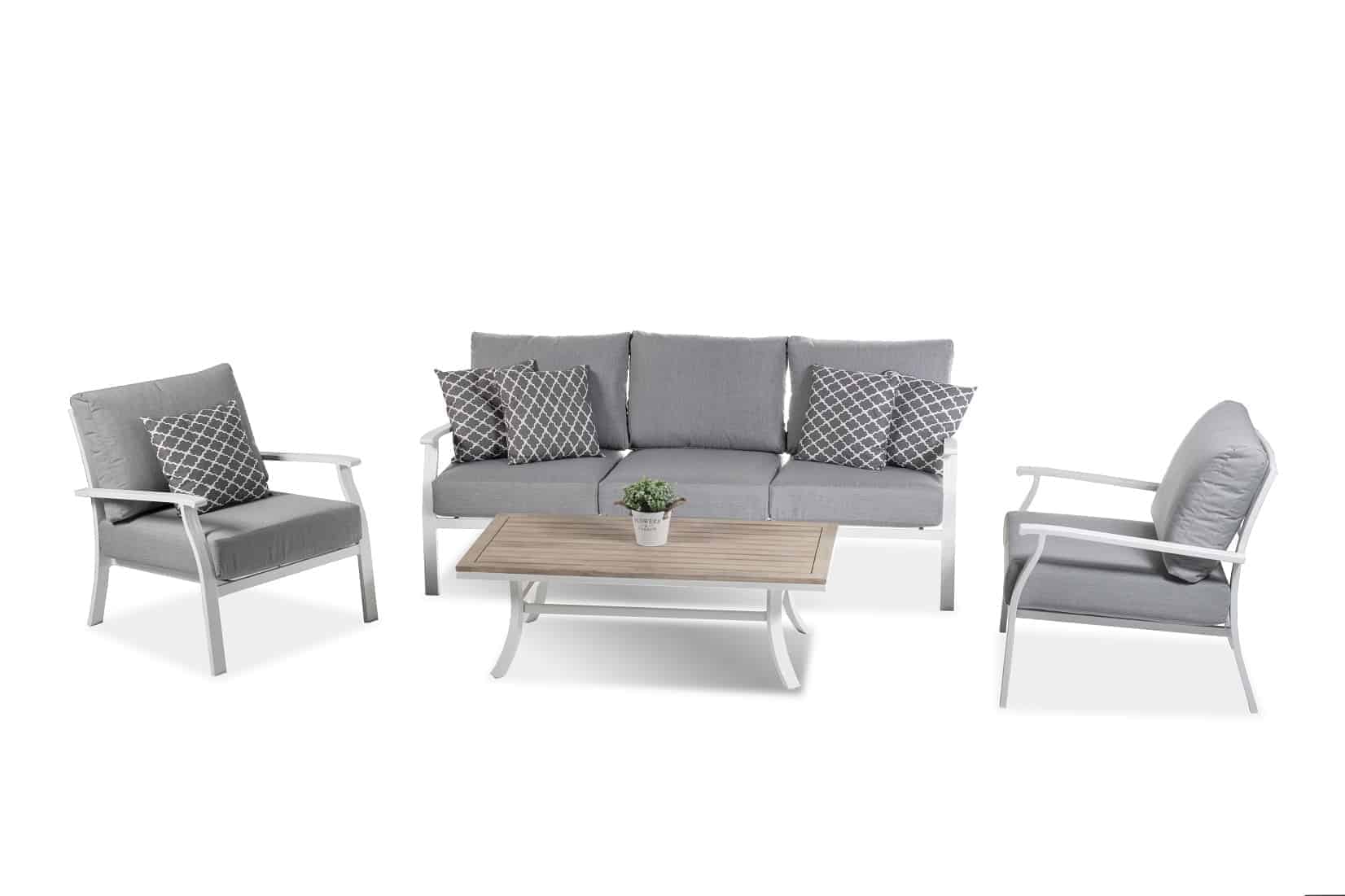 20251209-chic-triple1