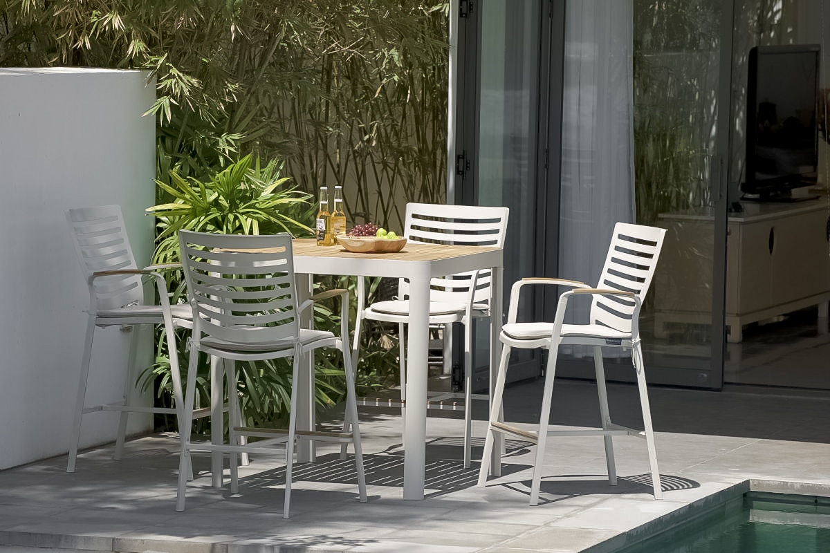 20251209-portals-low-bar-set-95x95cm-95h-wcsh-8878-alu-csn-tea-fsc-1