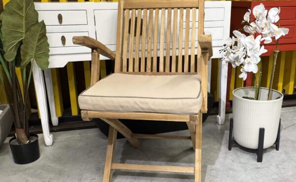 כיסא מעוצב דגם טוליפ