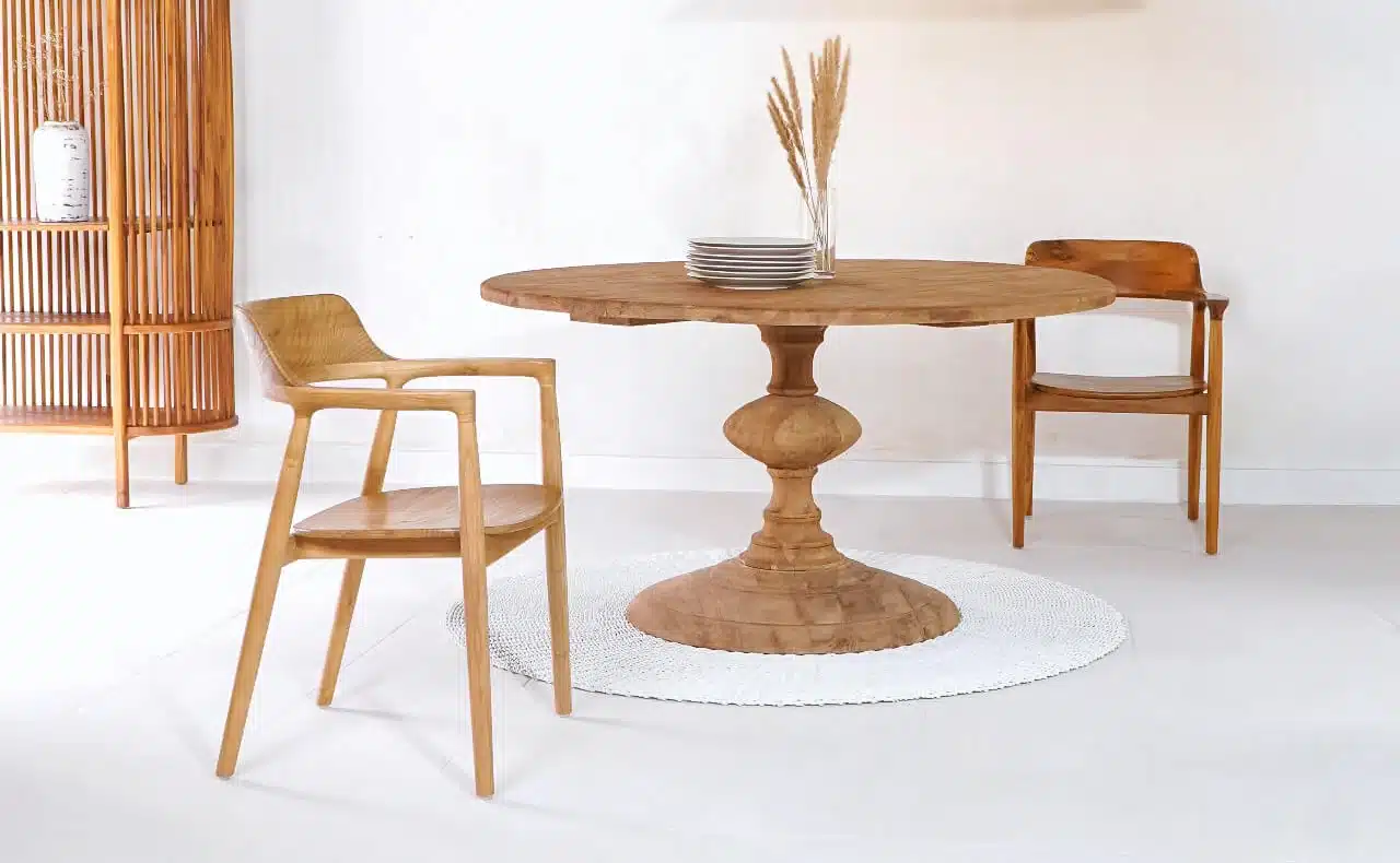 שולחן דגם מנדולין בשילוב כיסאות פאני