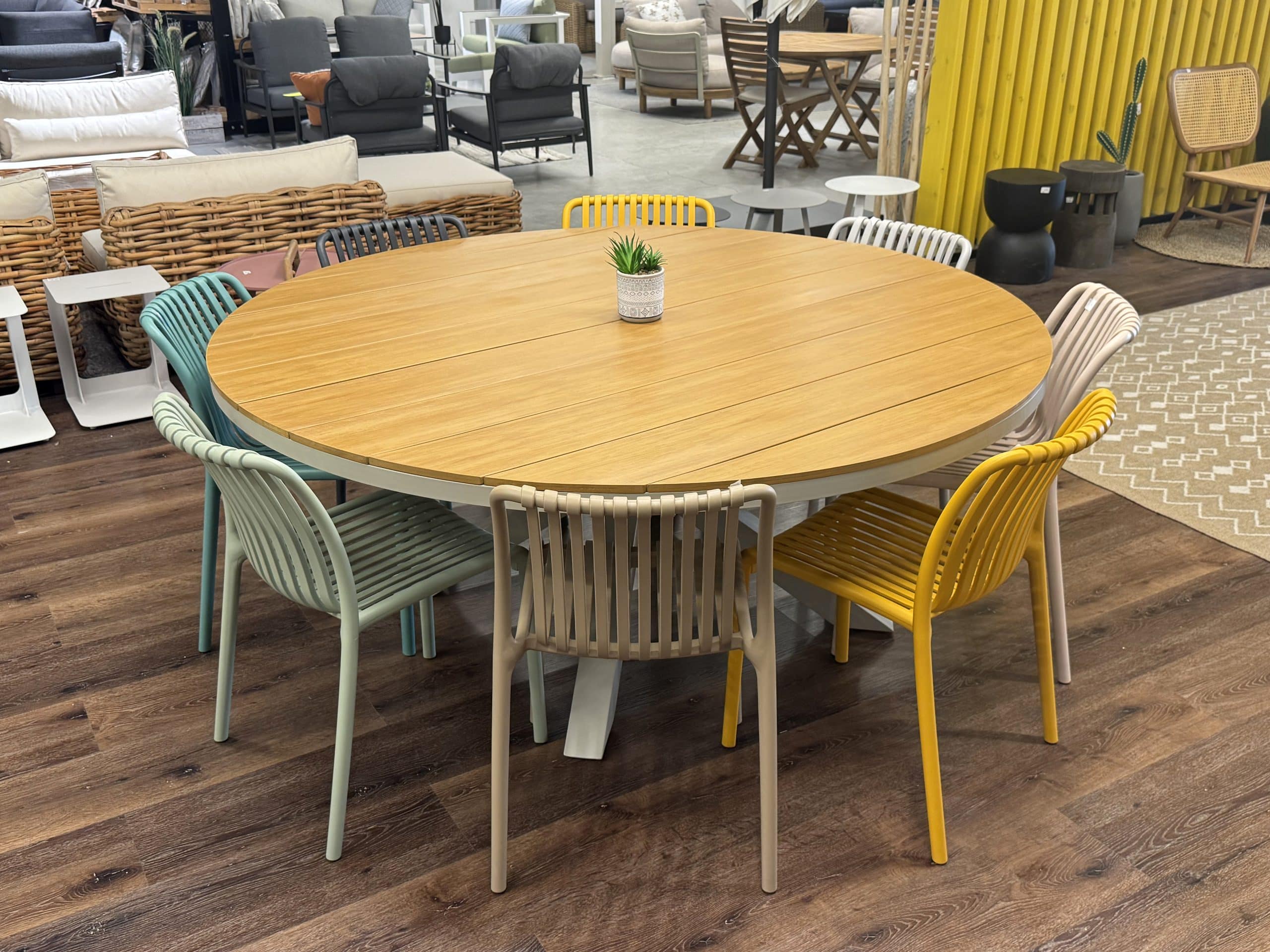 שולחן דלהי 180 בשילוב 8 דיווה