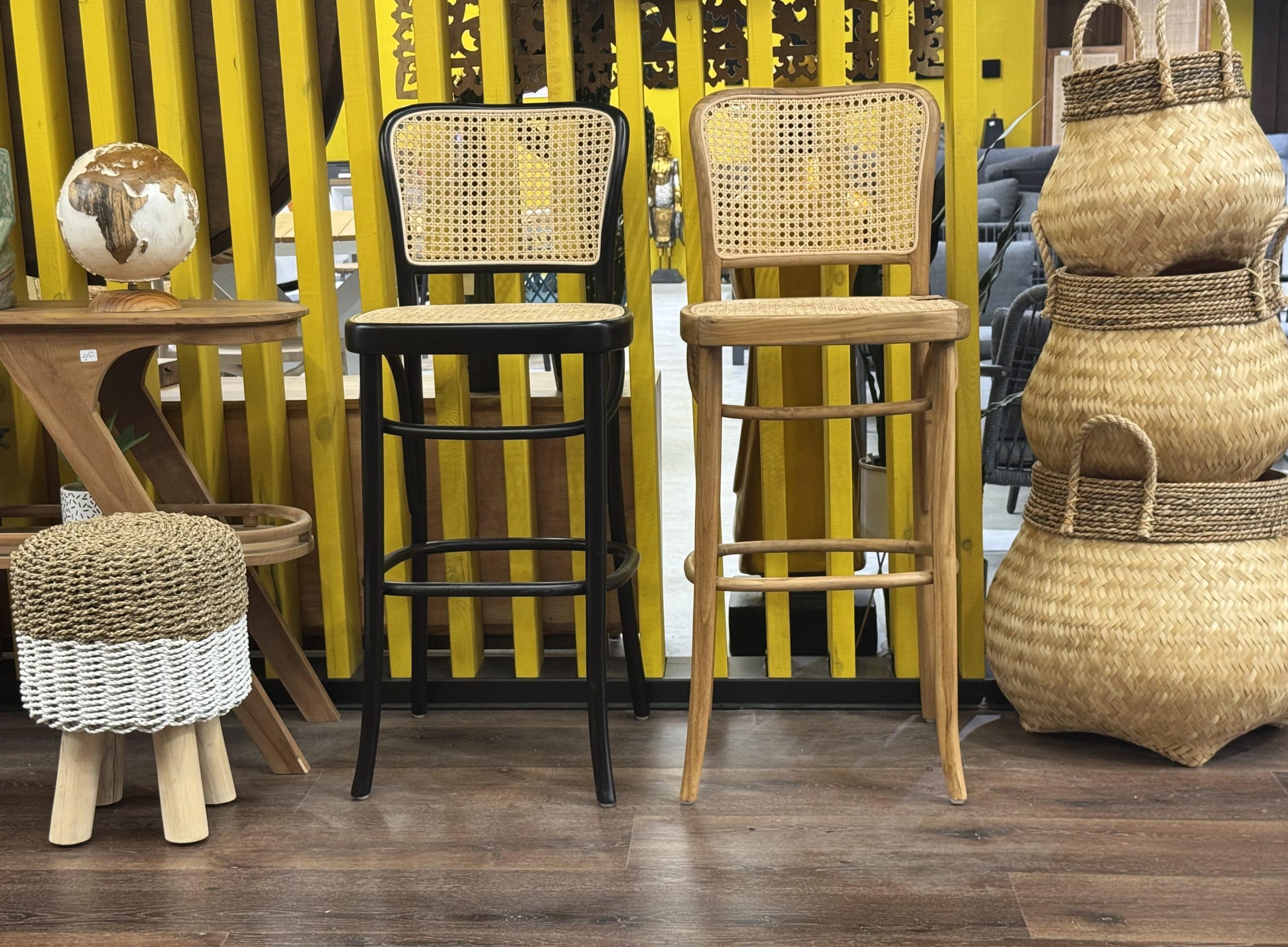 כיסא בר דגם גק